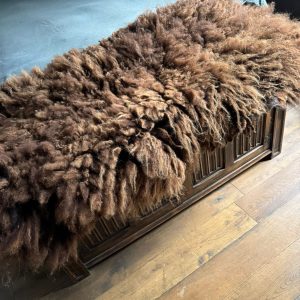 Heerlijk zachte dikke kastanjebruine vacht om onder weg te kruipen