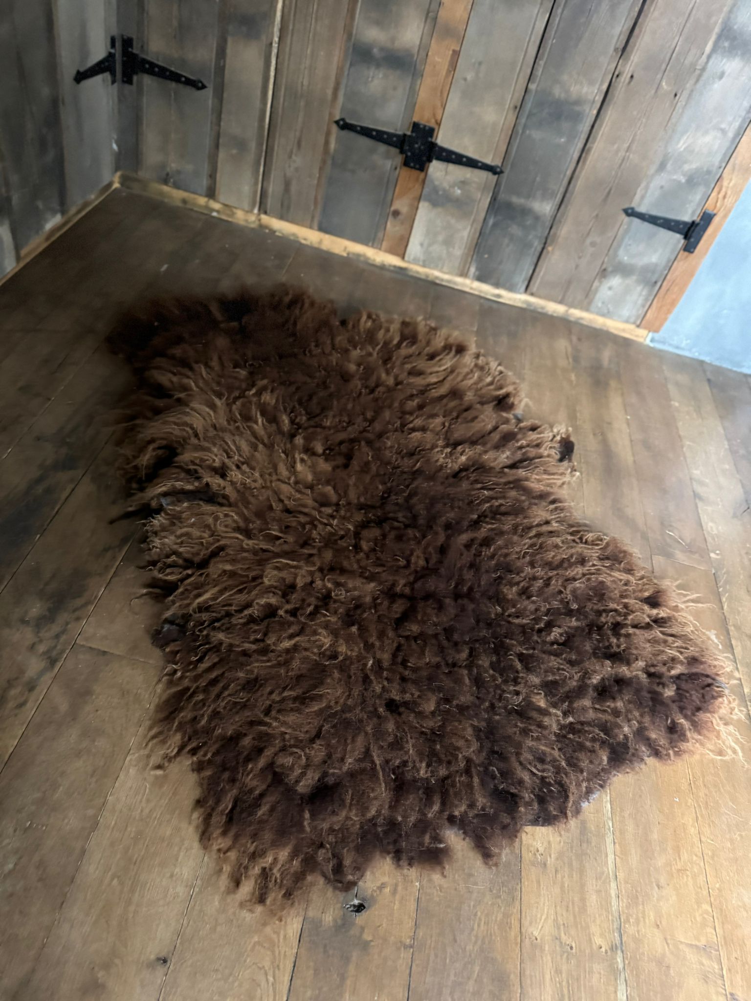 Heerlijk zachte dikke kastanjebruine vacht om onder weg te kruipen - Afbeelding 2