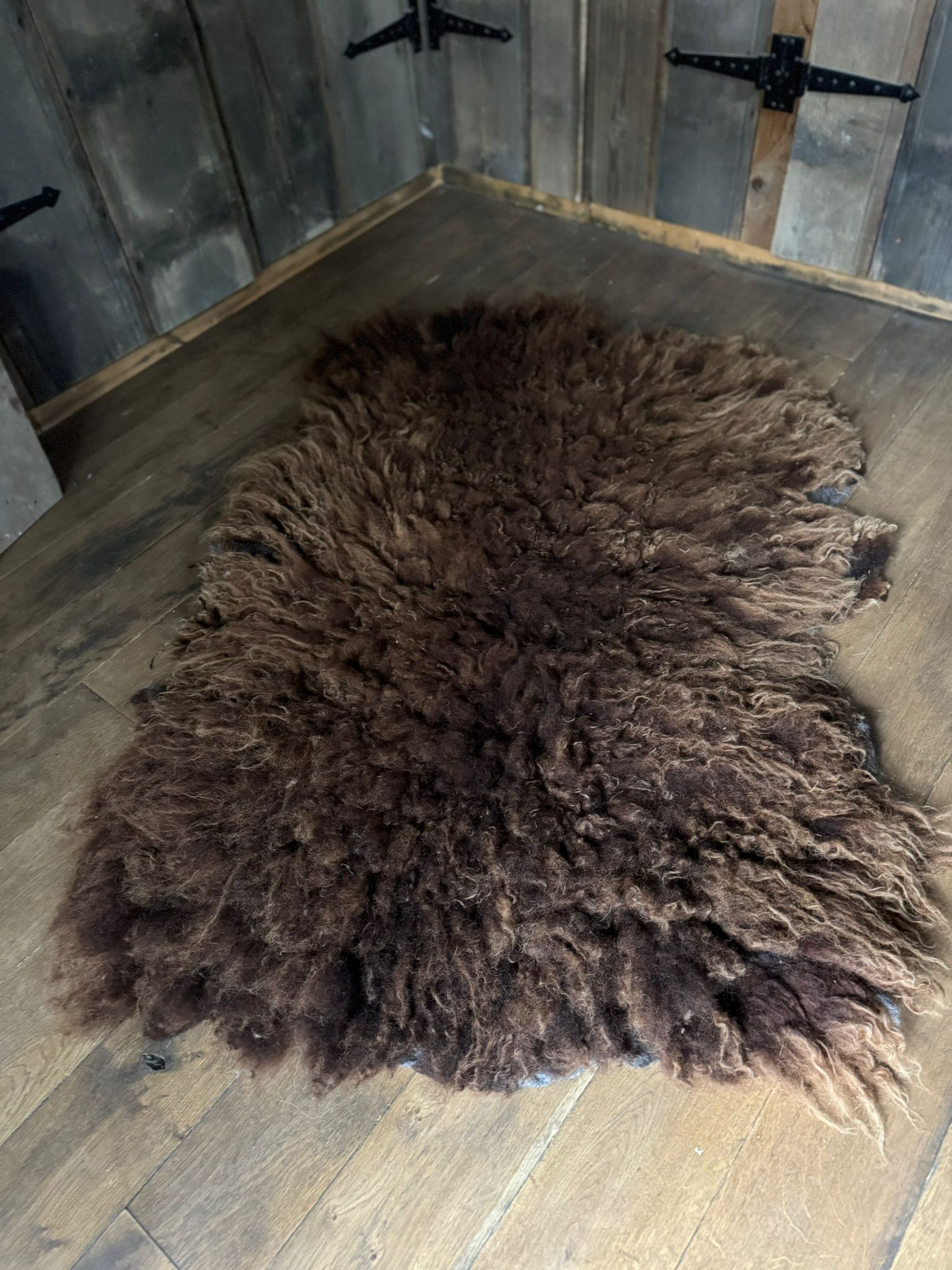 Heerlijk zachte dikke kastanjebruine vacht om onder weg te kruipen - Afbeelding 5